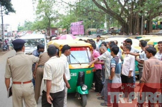 Auto-Rickshaw Union observed 3hours strike, demanding strict action against allegedly accused constable Auto-Rickshaw Union observed 3hours strike, demanding strict action against allegedly accused constable